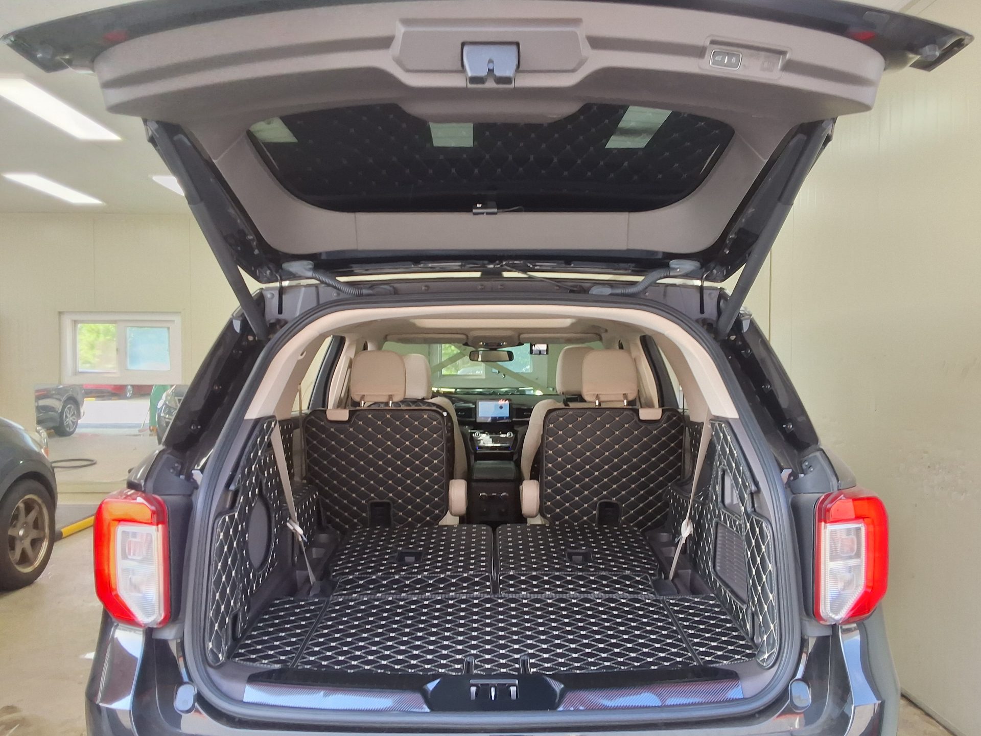 2021 - ford explorer