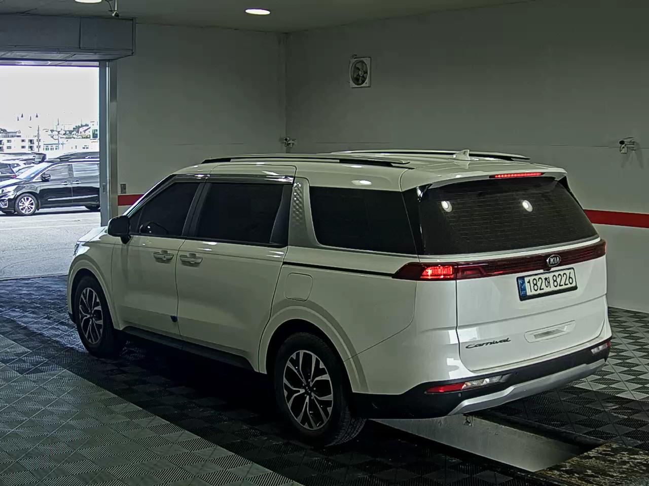 2021 - kia carnival