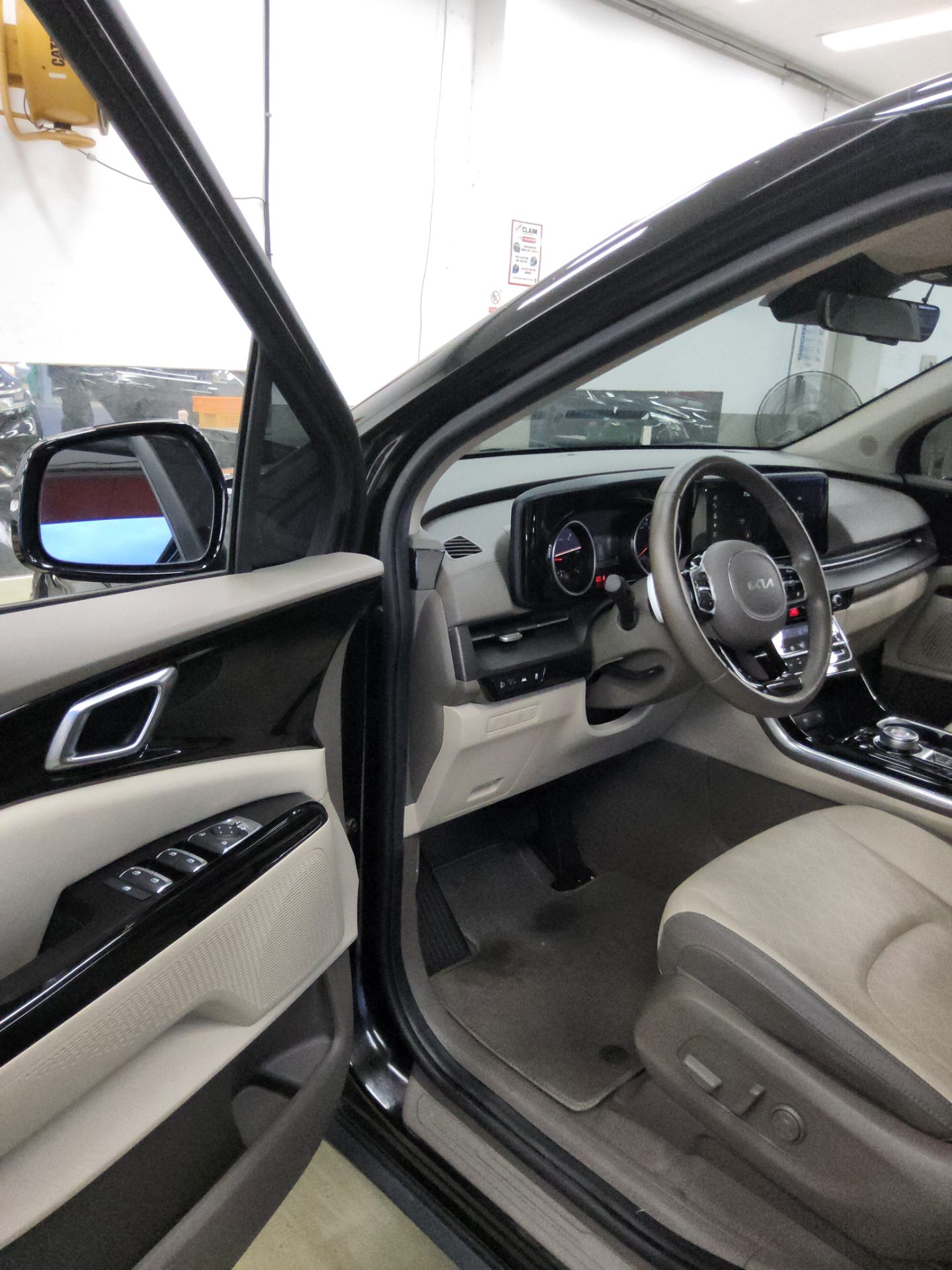 2023 - kia carnival