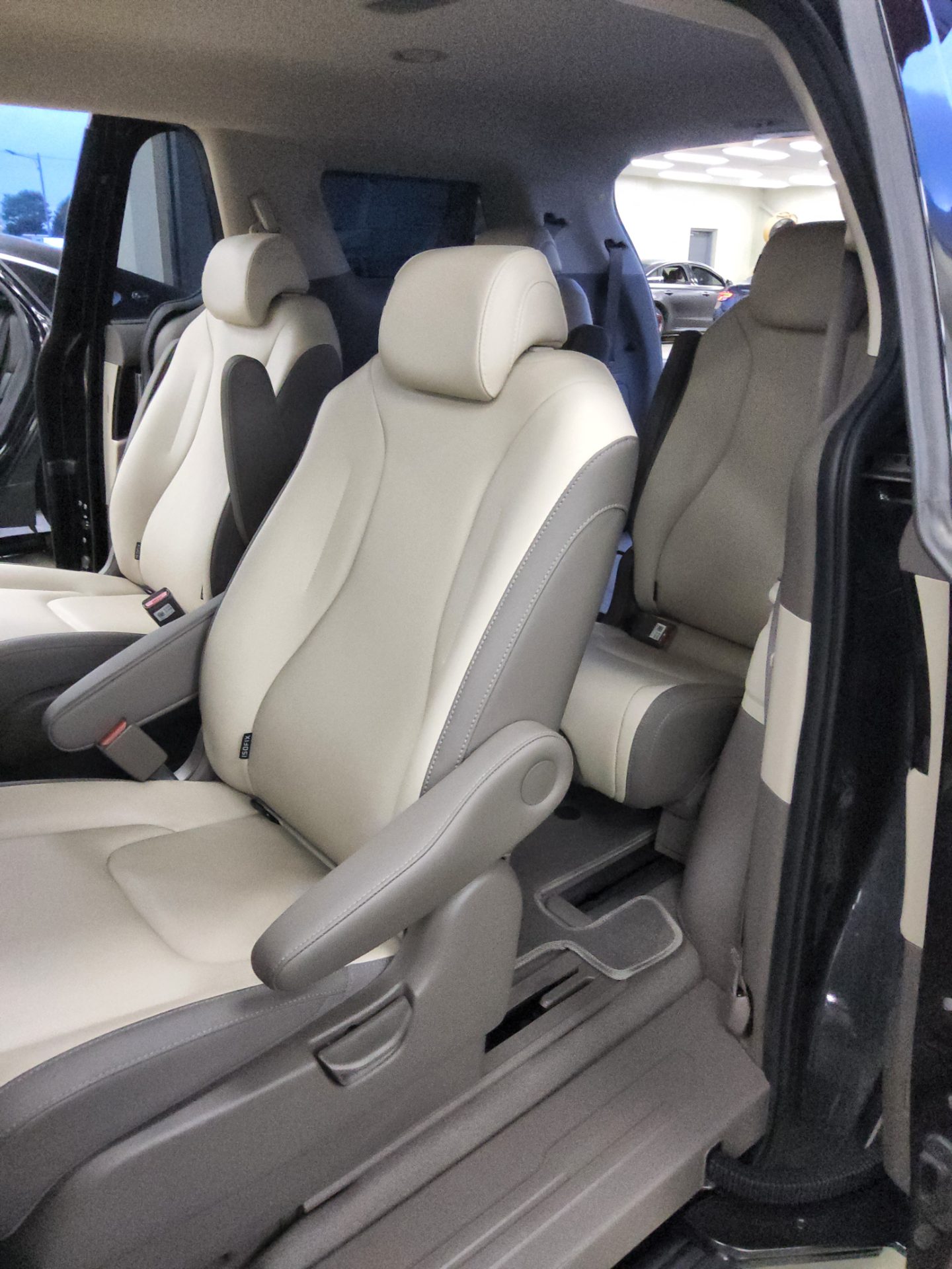 2023 - kia carnival