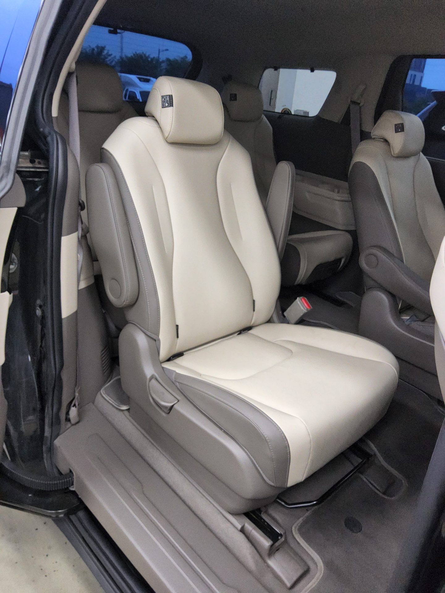 2023 - kia carnival