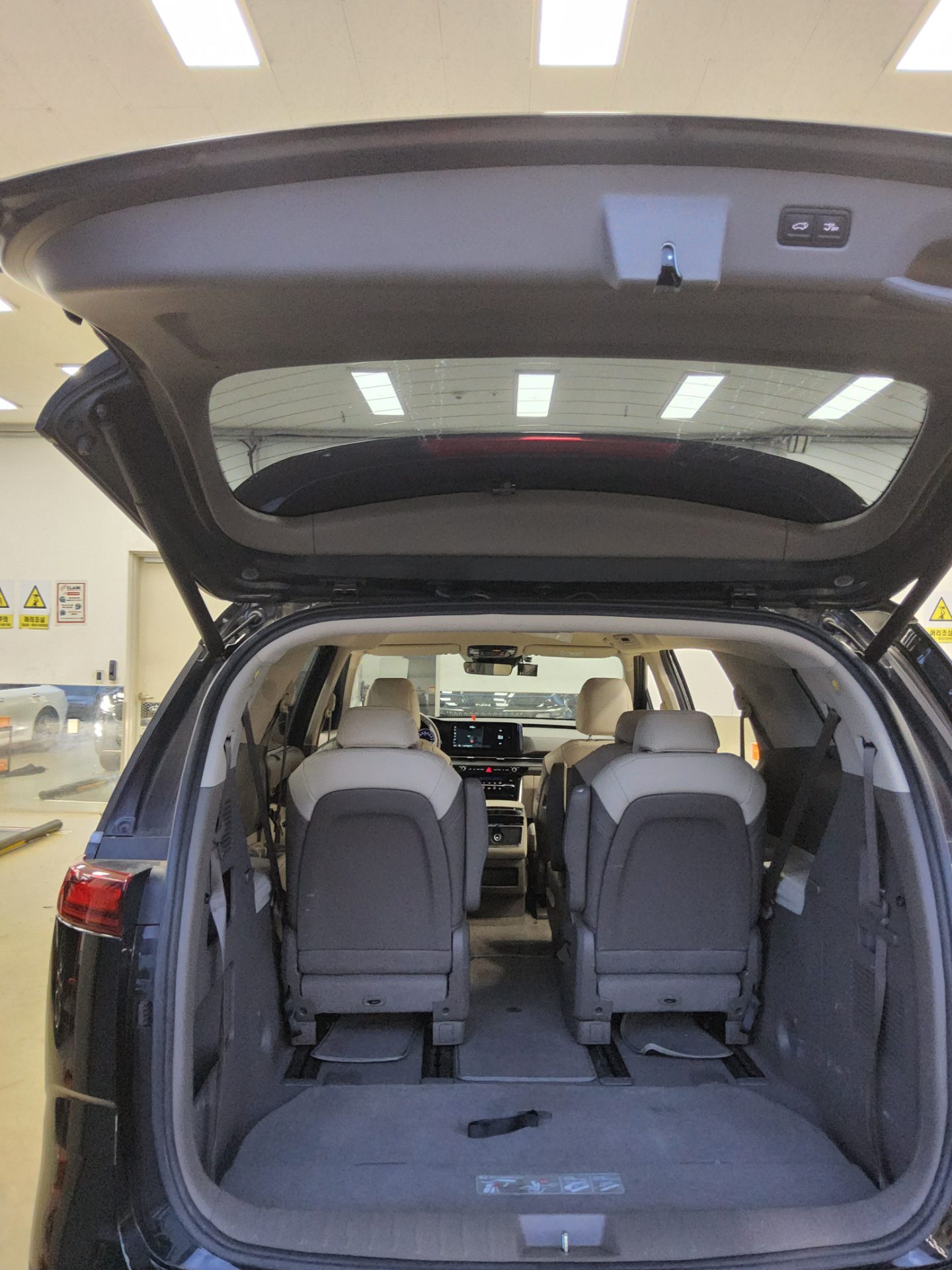 2023 - kia carnival