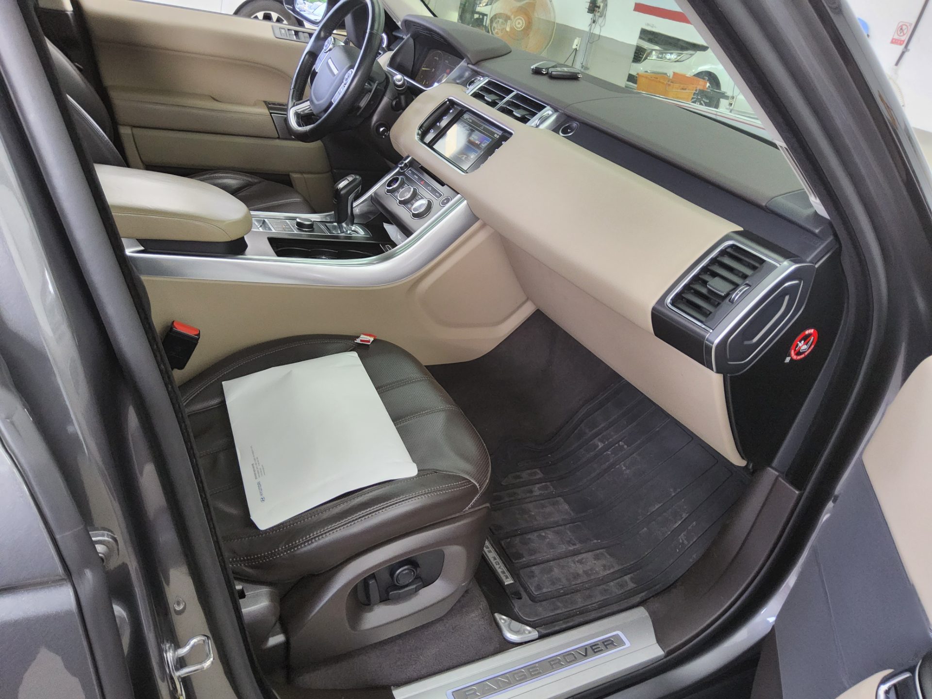 2016 - land rover range rover