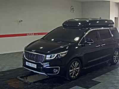 KIA CARNIVAL -LIMOUSINE