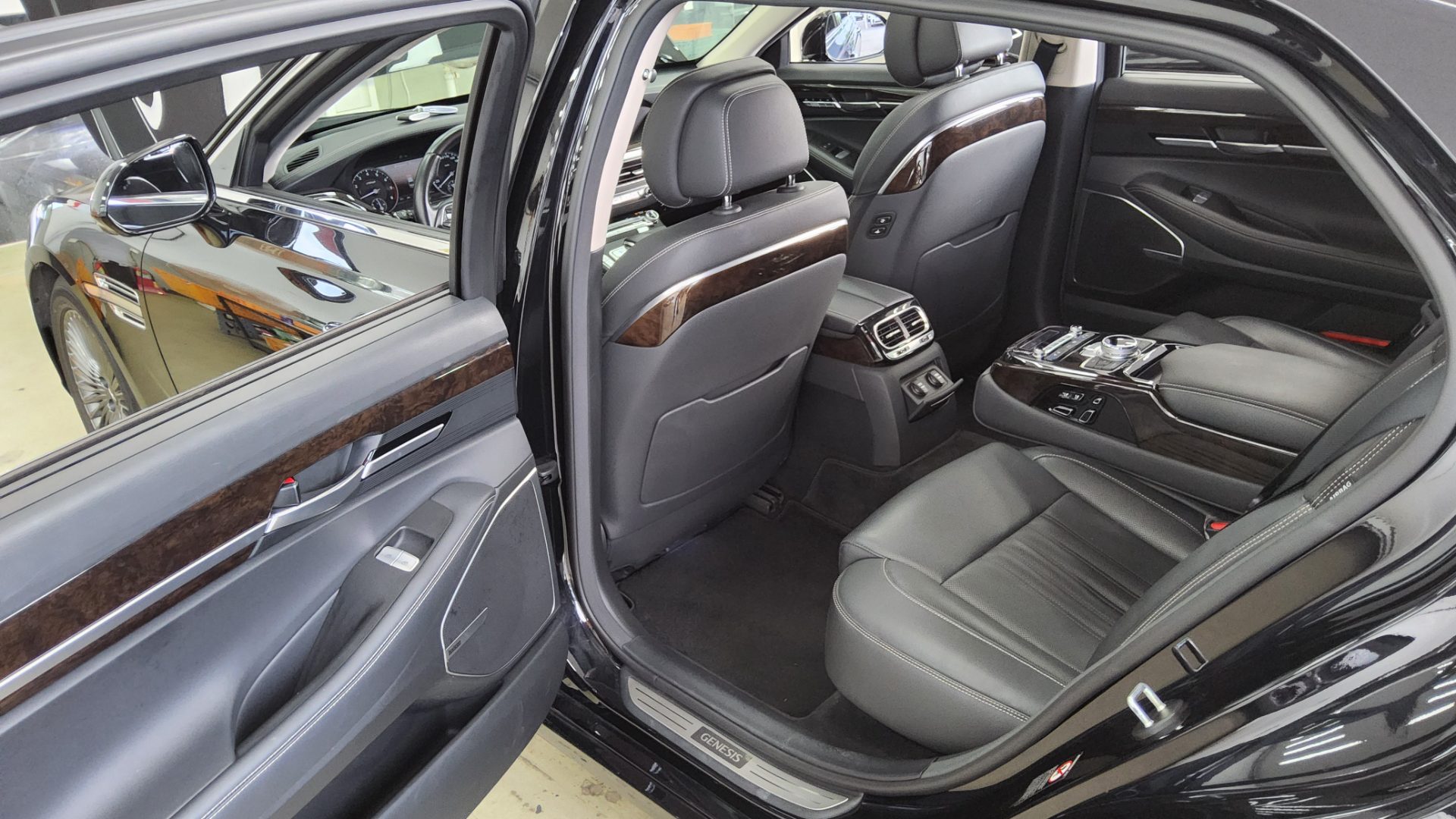 2019 - genesis g90