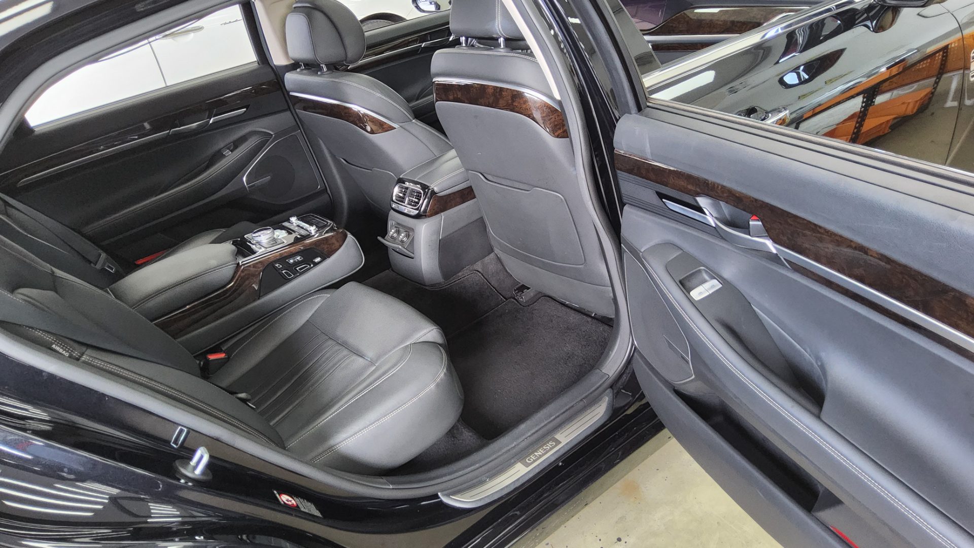 2019 - genesis g90