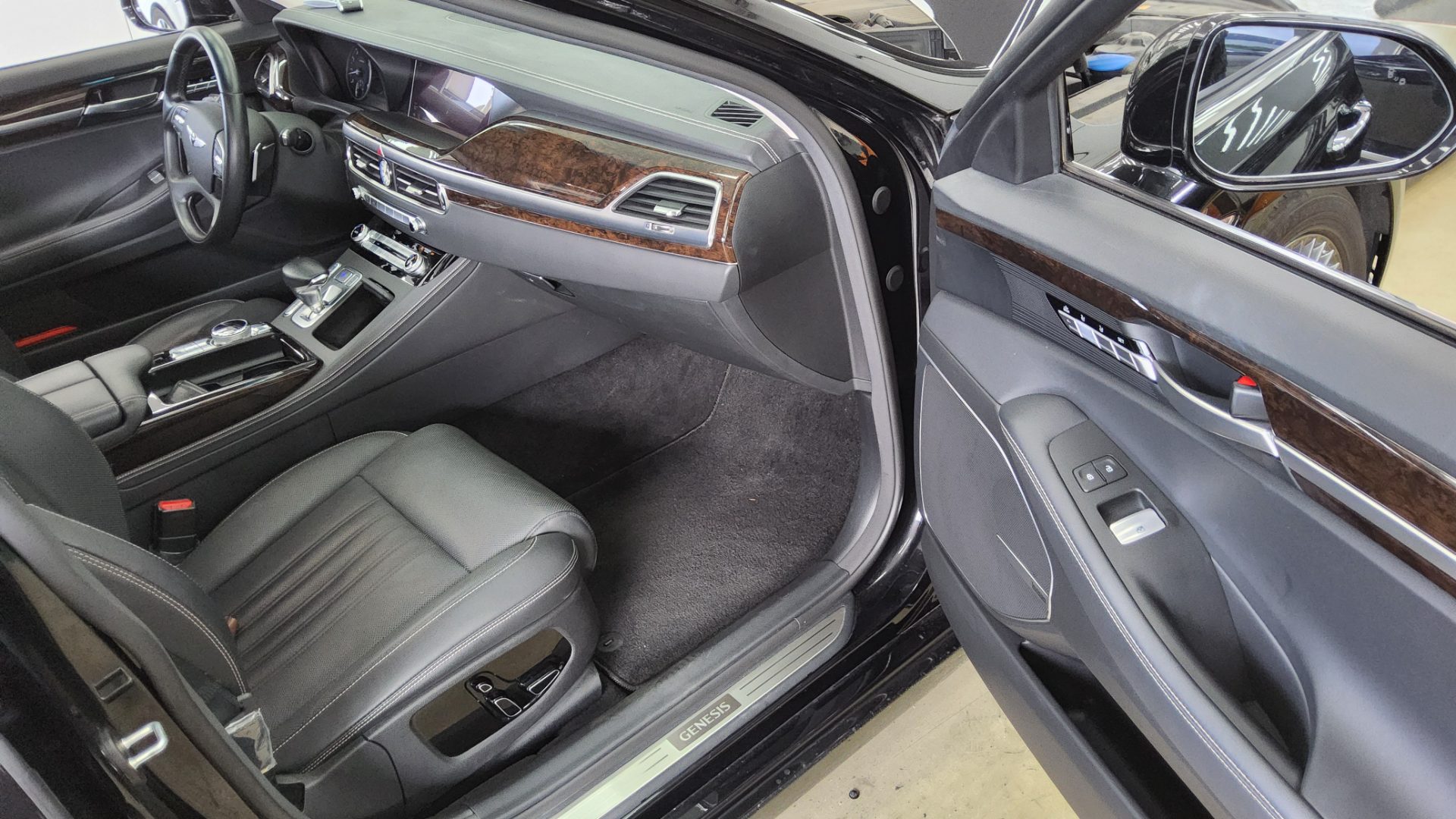 2019 - genesis g90