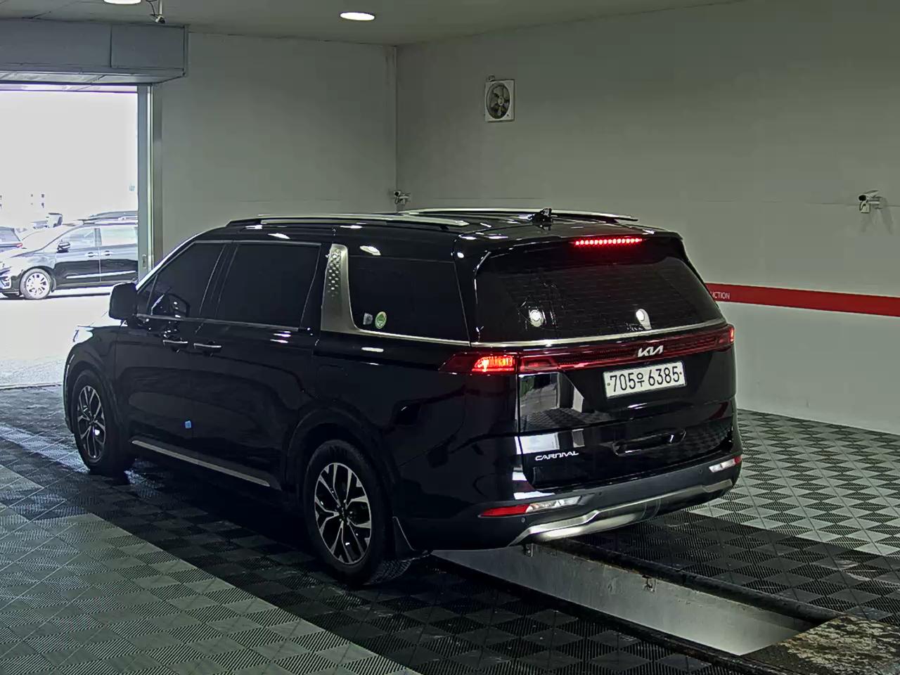 2023 - kia carnival