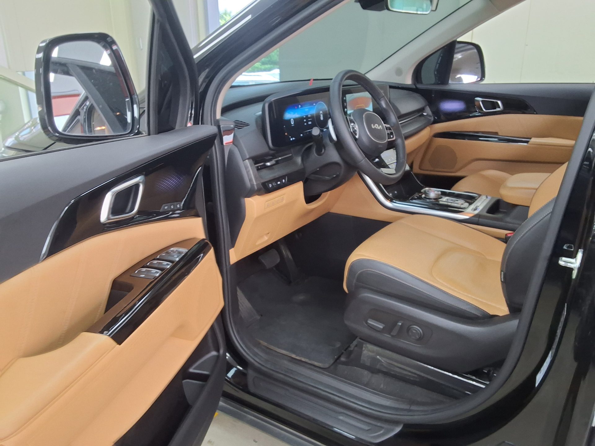 2023 - kia carnival