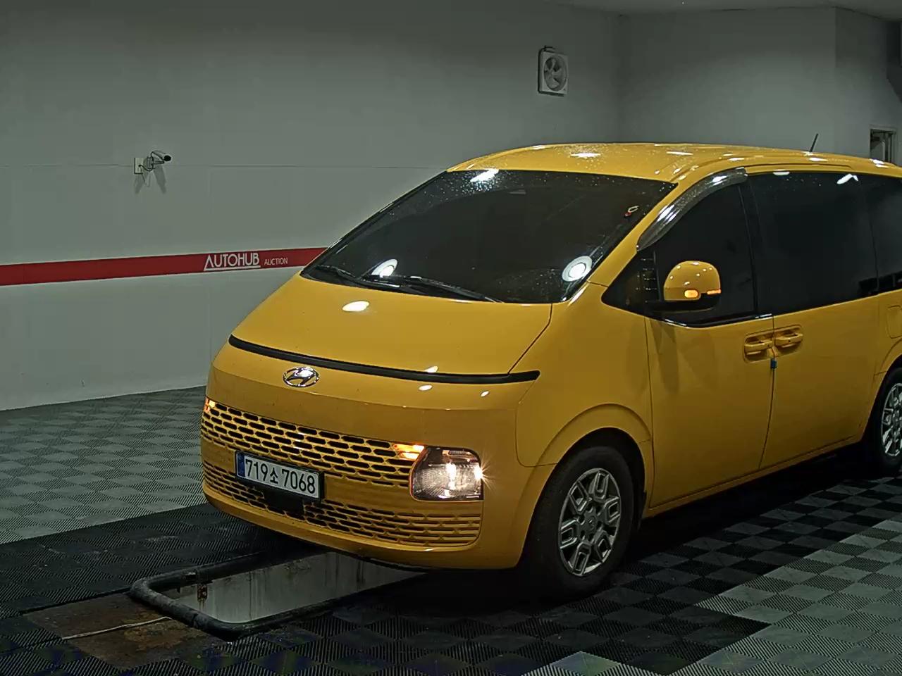 2022 - hyundai staria