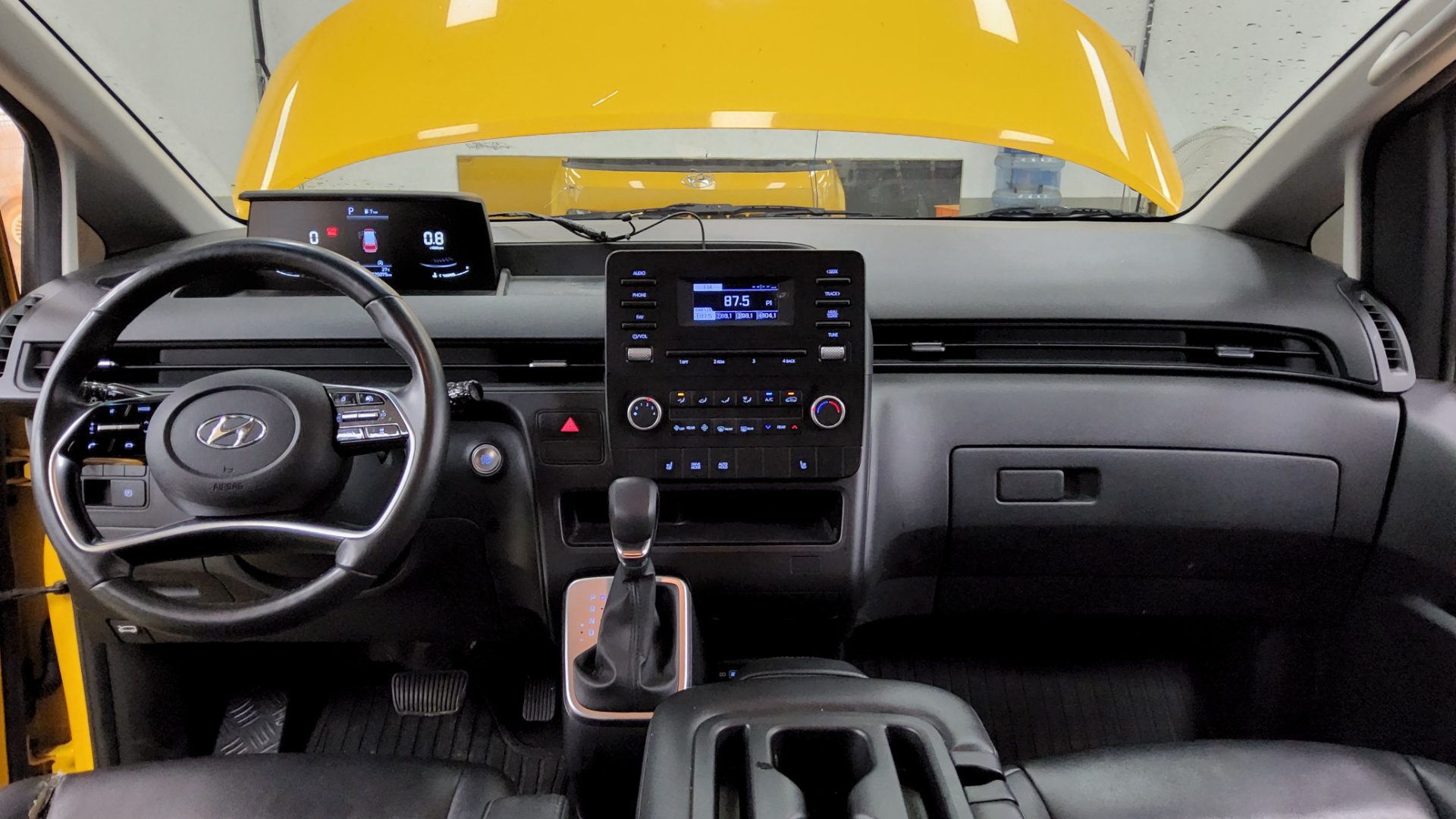 2022 - hyundai staria