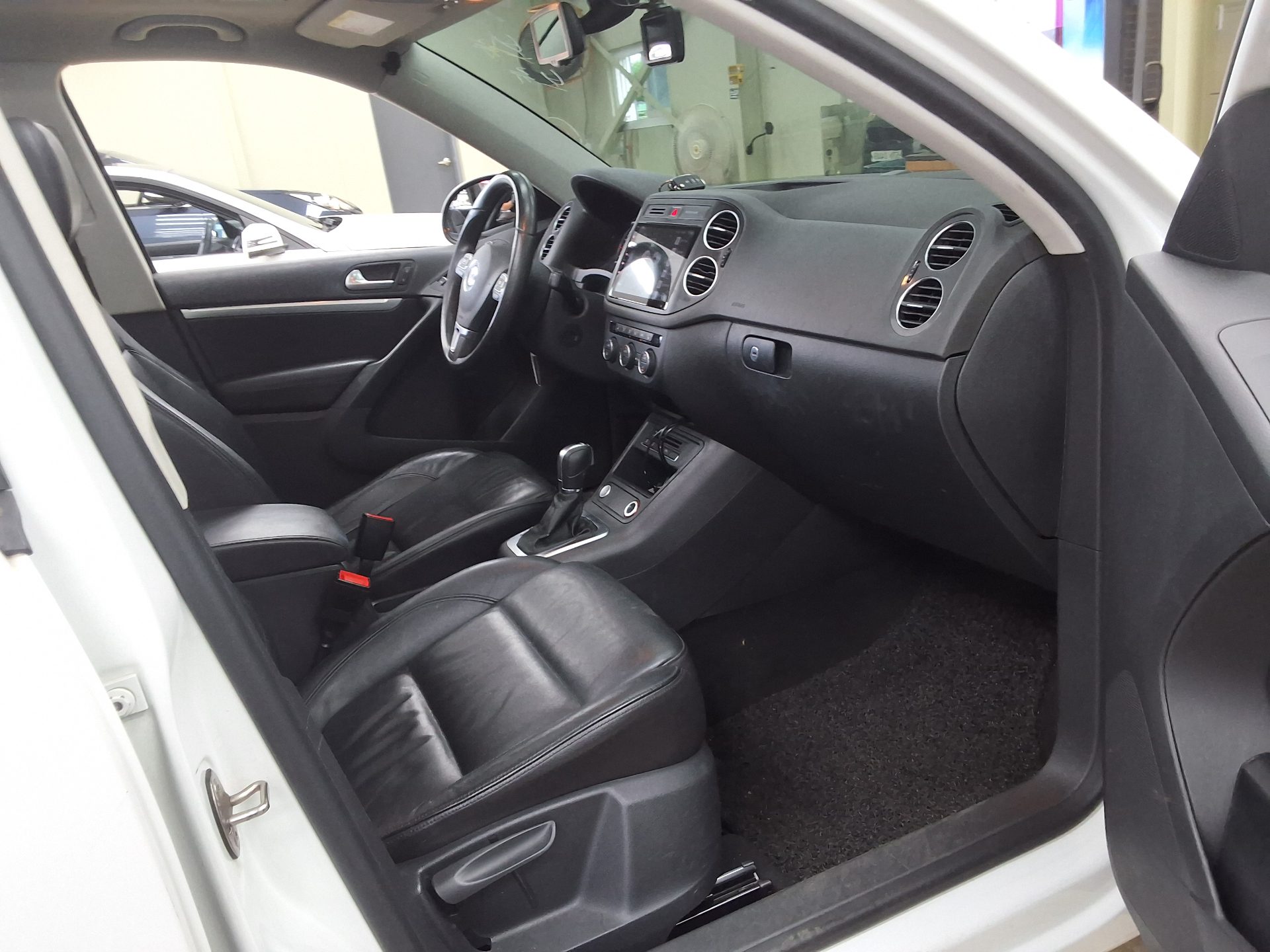 2016 - volkswagen tiguan