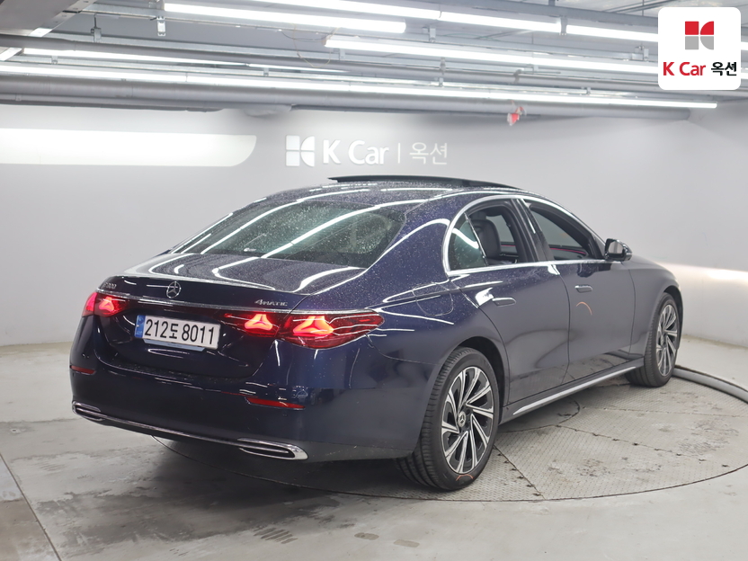 Mercedes-Benz E300 2024 — صورة 2