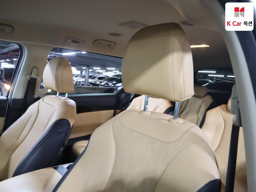 2022 - kia carnival