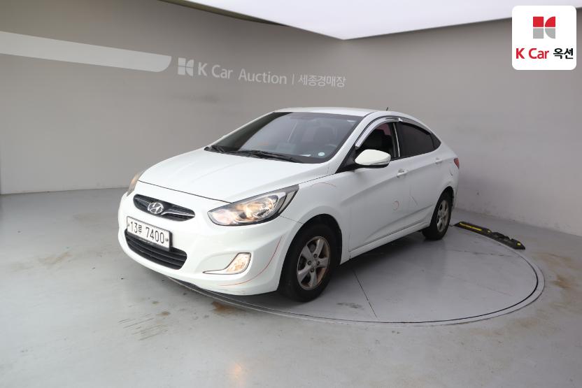 2013 - hyundai accent