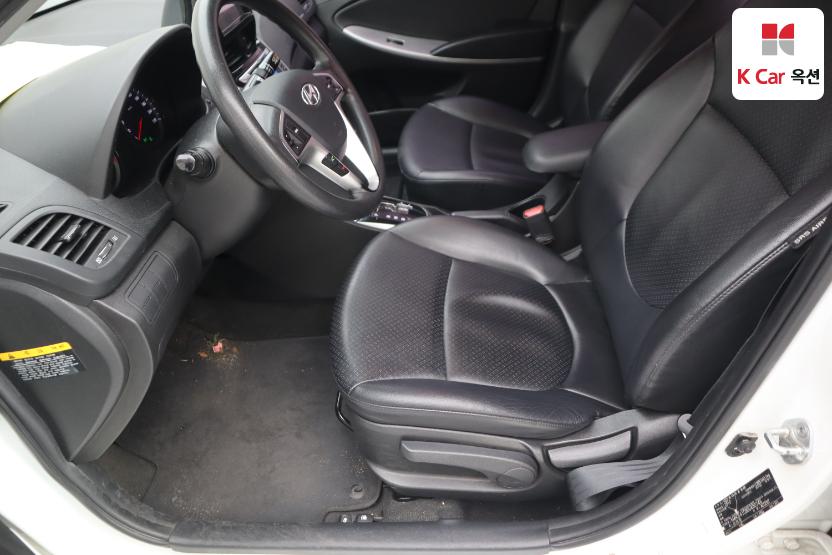 2013 - hyundai accent
