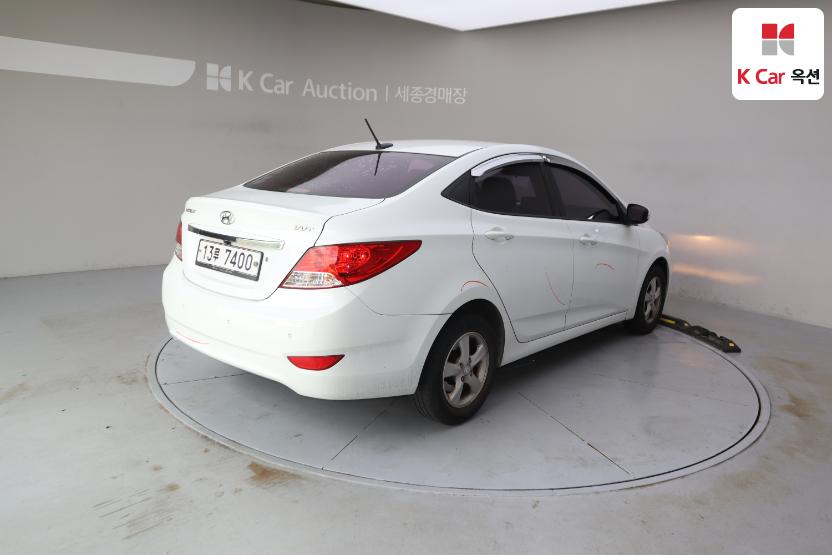 2013 - hyundai accent