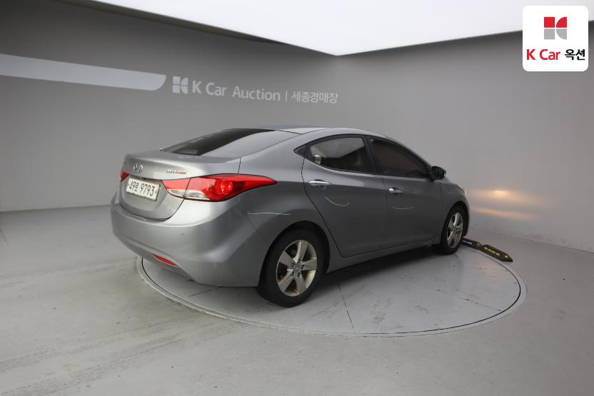 2012 - hyundai avante