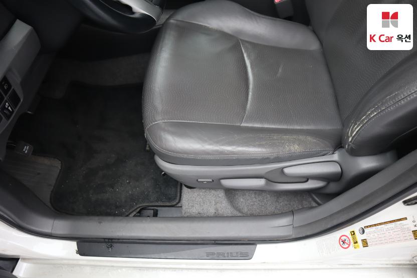 2011 - toyota prius