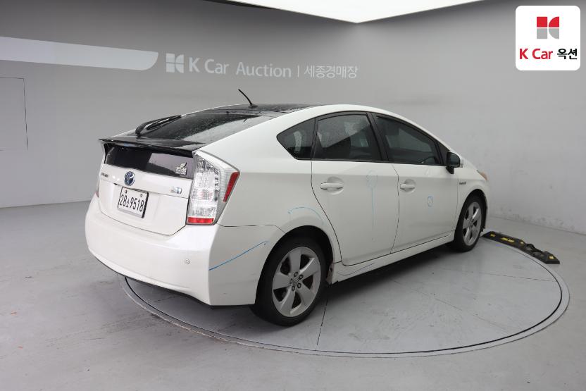 2011 - toyota prius