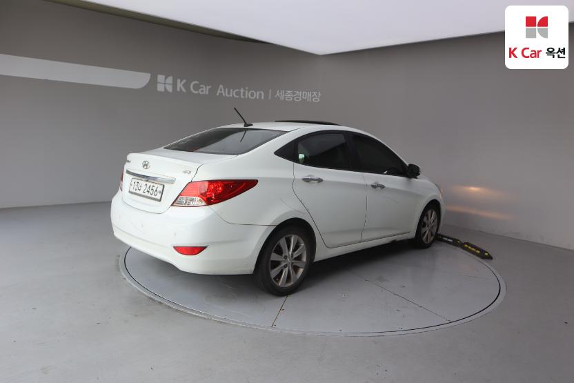 2012 - hyundai accent