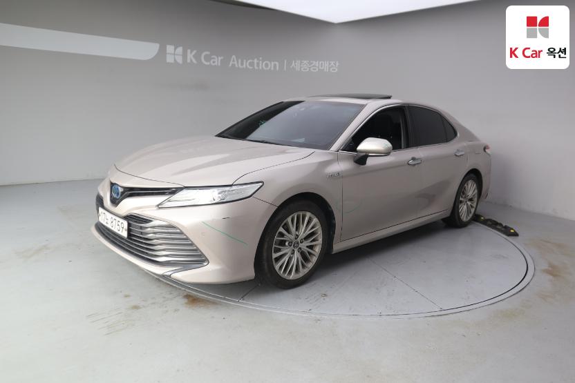도요타 캠리 (XV70) XLE