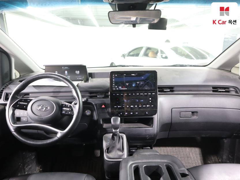 2023 - hyundai staria