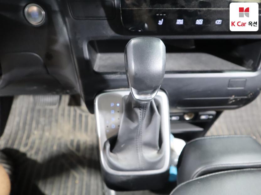 2023 - hyundai staria