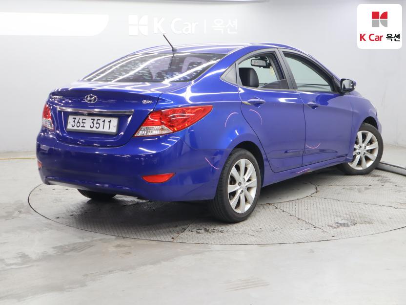 2012 - hyundai accent