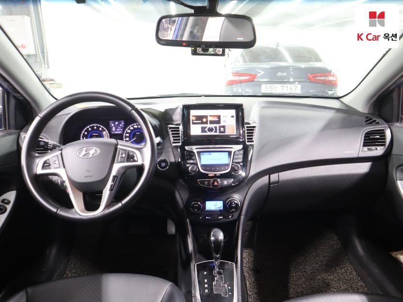 2012 - hyundai accent