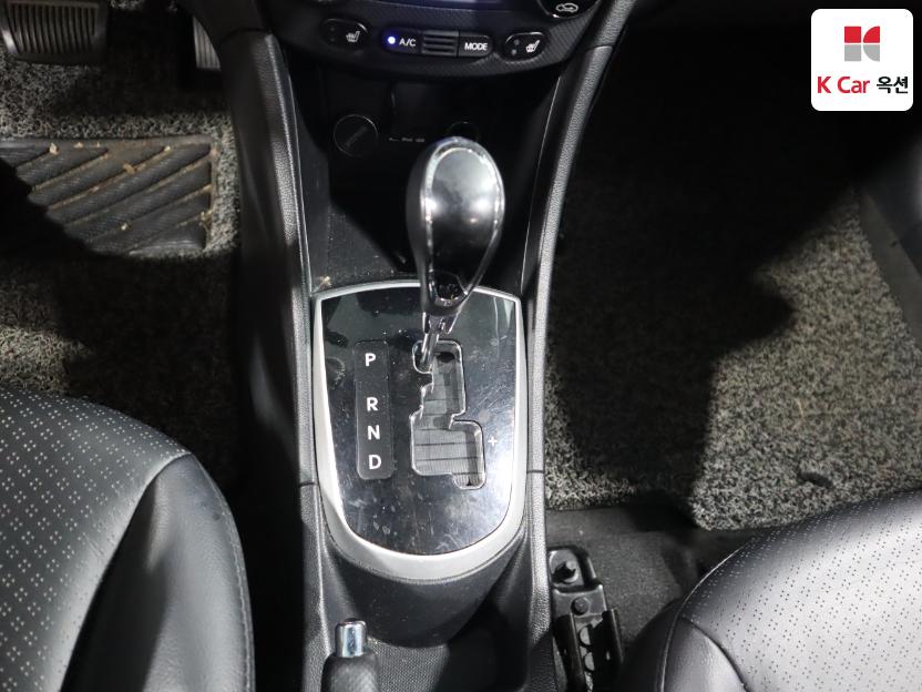 2012 - hyundai accent