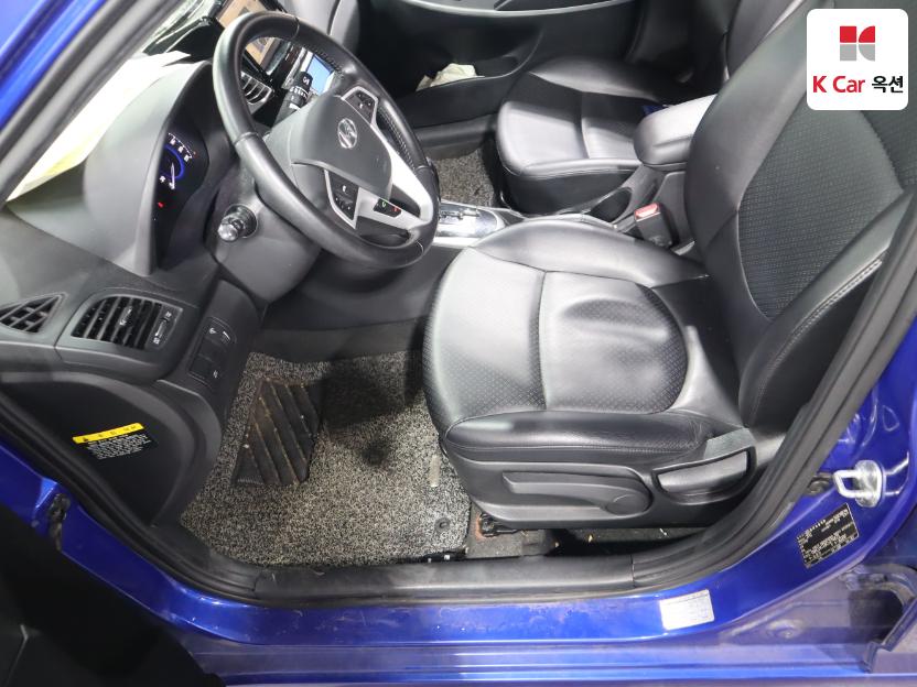 2012 - hyundai accent