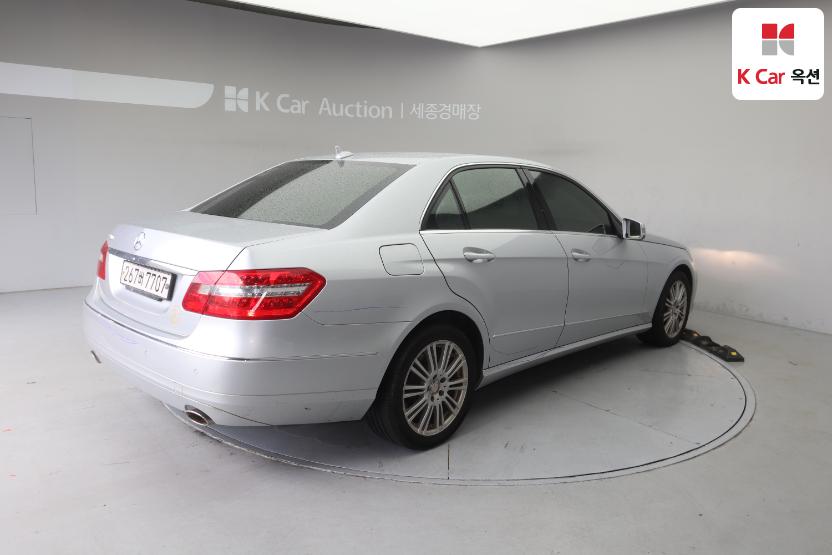 2011 - mercedes-benz e300