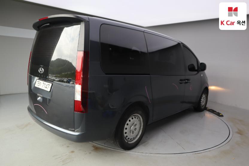 2022 - hyundai staria