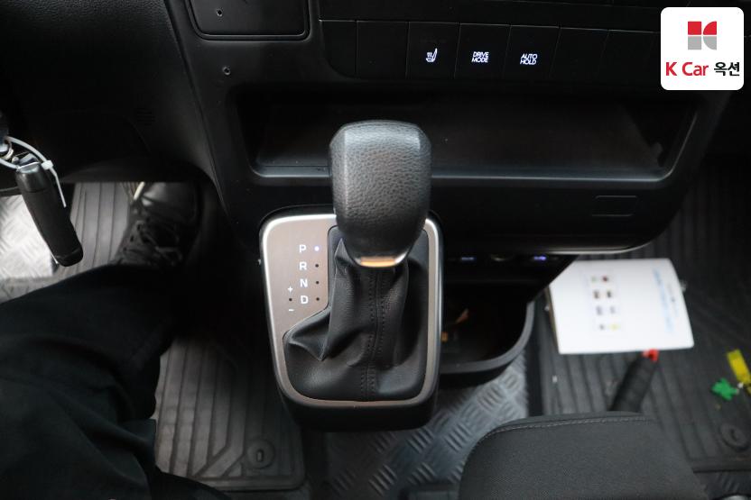 2022 - hyundai staria