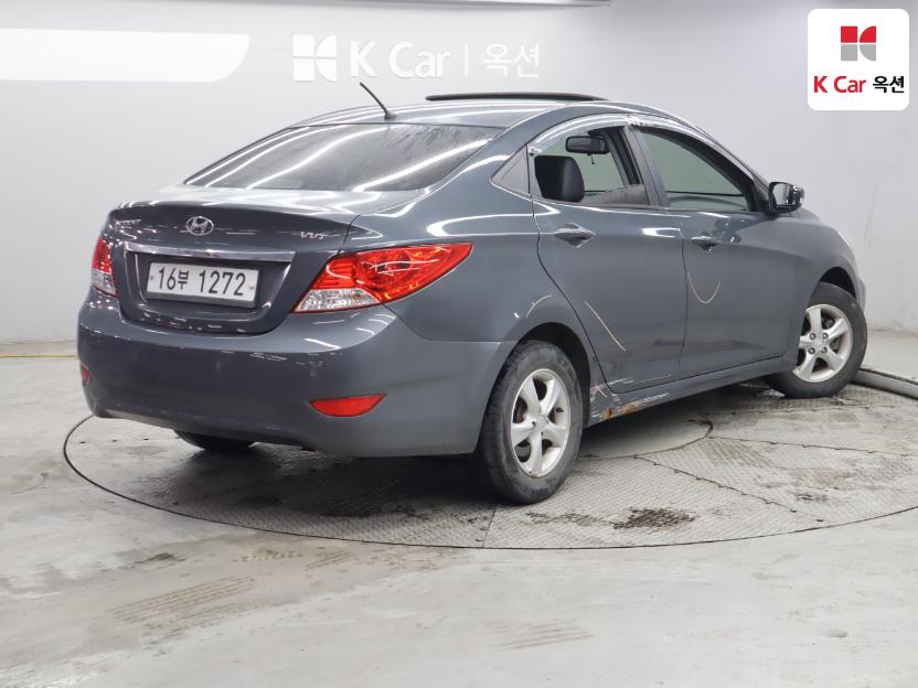 2012 - hyundai accent