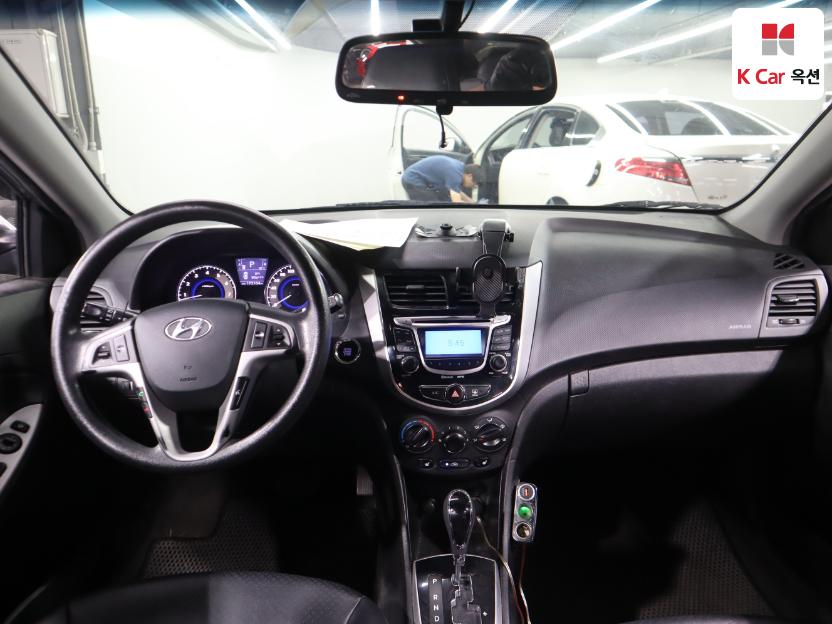 2012 - hyundai accent