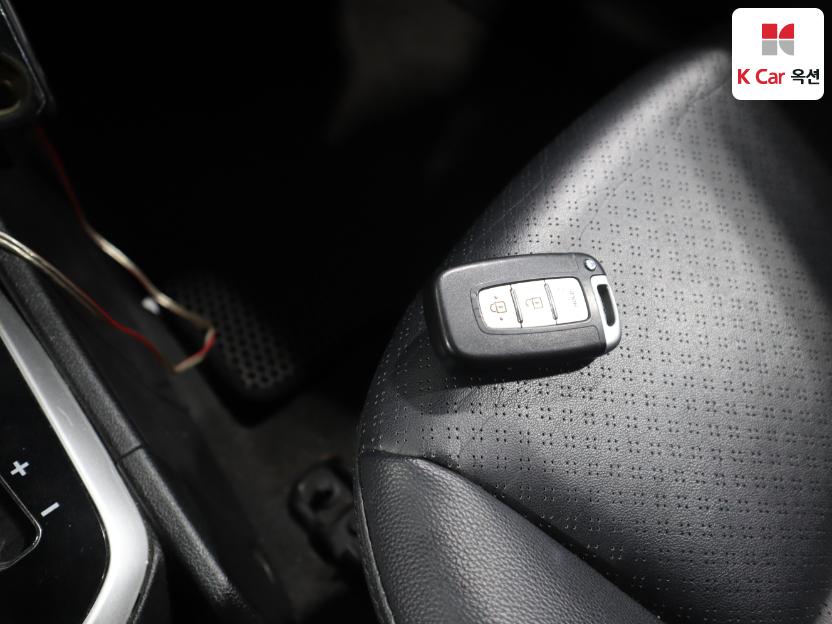 2012 - hyundai accent