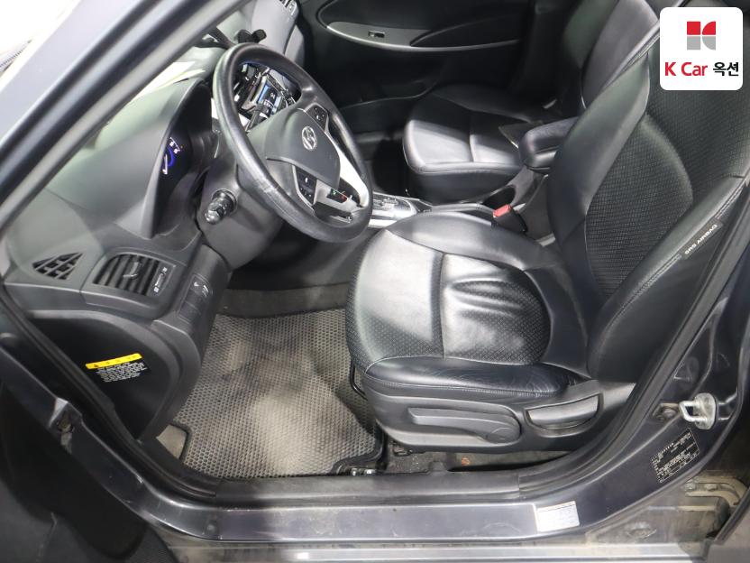 2012 - hyundai accent