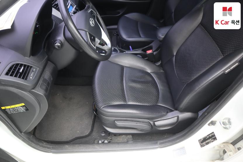 2012 - hyundai accent
