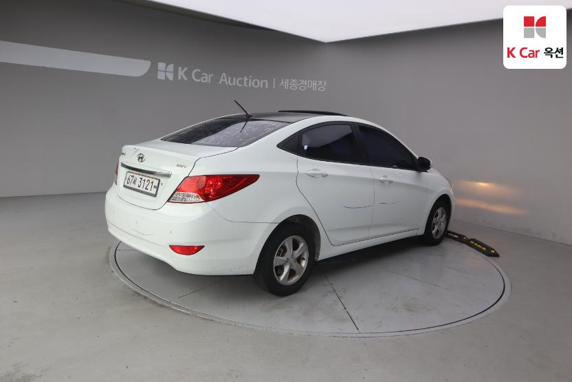 2012 - hyundai accent