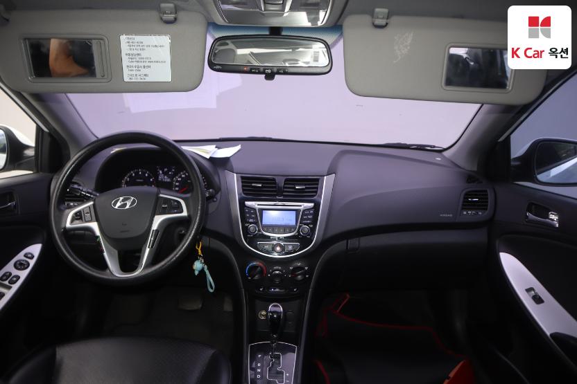 2012 - hyundai accent