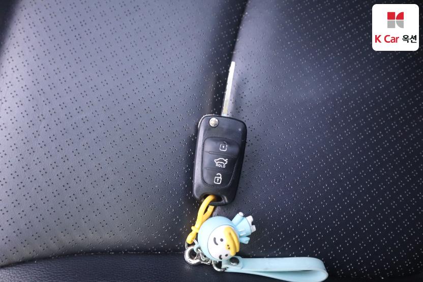 2012 - hyundai accent