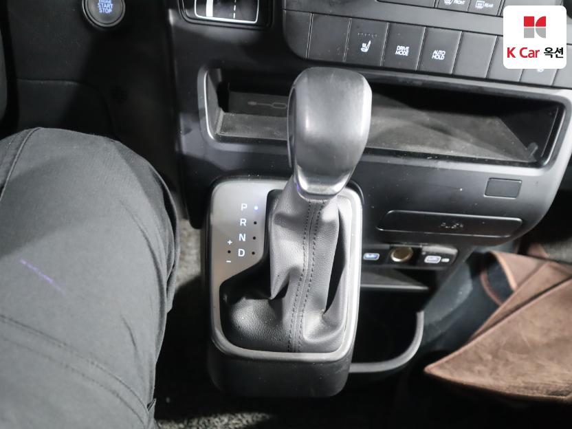 2023 - hyundai staria