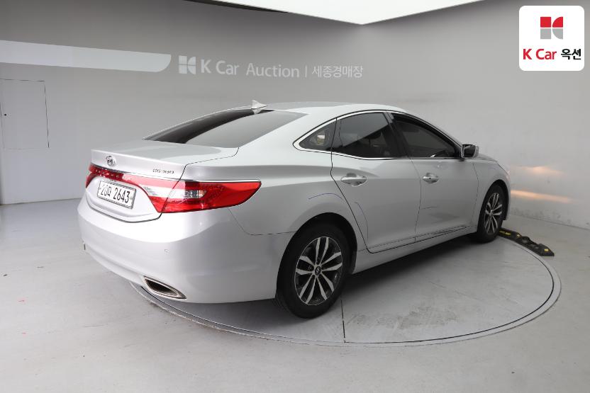 2011 - hyundai grandeur