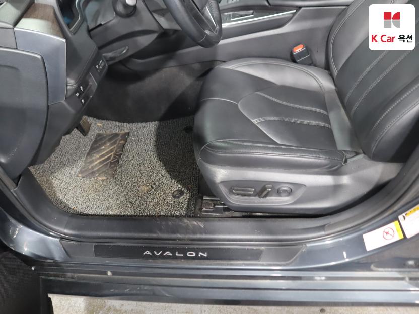 2019 - toyota avalon