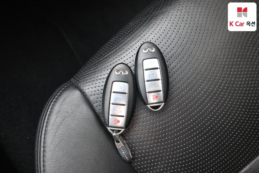2011 - infiniti m37
