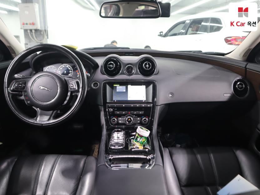2016 - jaguar xj