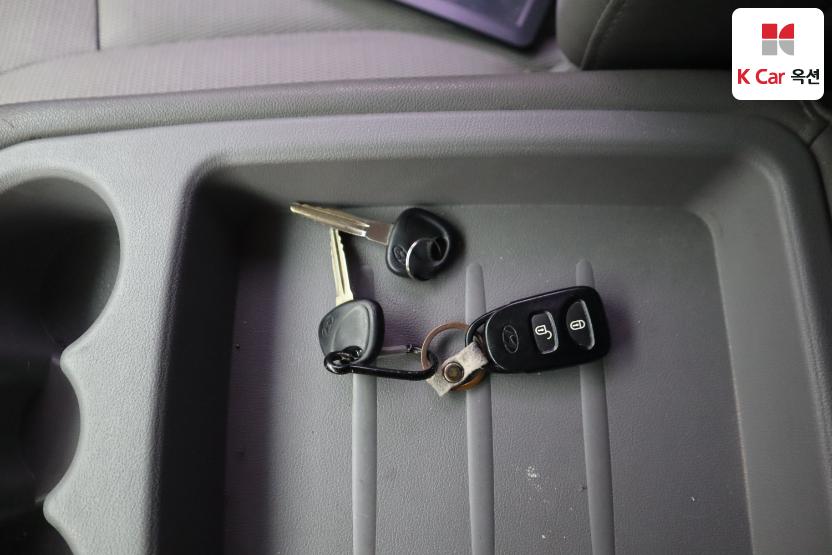 2012 - hyundai grand starex