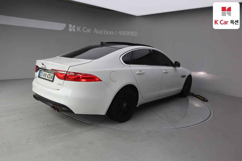 2017 - jaguar xf